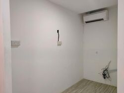 Upper Serangoon Shopping Centre (D19), Retail #568667781
